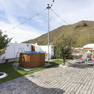https://beautiful-canarian-house-bursting-with-character.tenerifehoteles.net